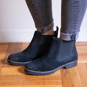 Barneys New York Distressed Chelsea Boot
